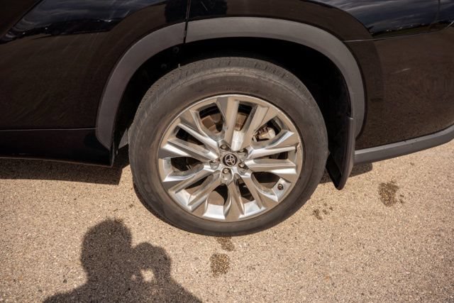 Used 2020 Toyota Highlander Limited AWD/4WD image 11