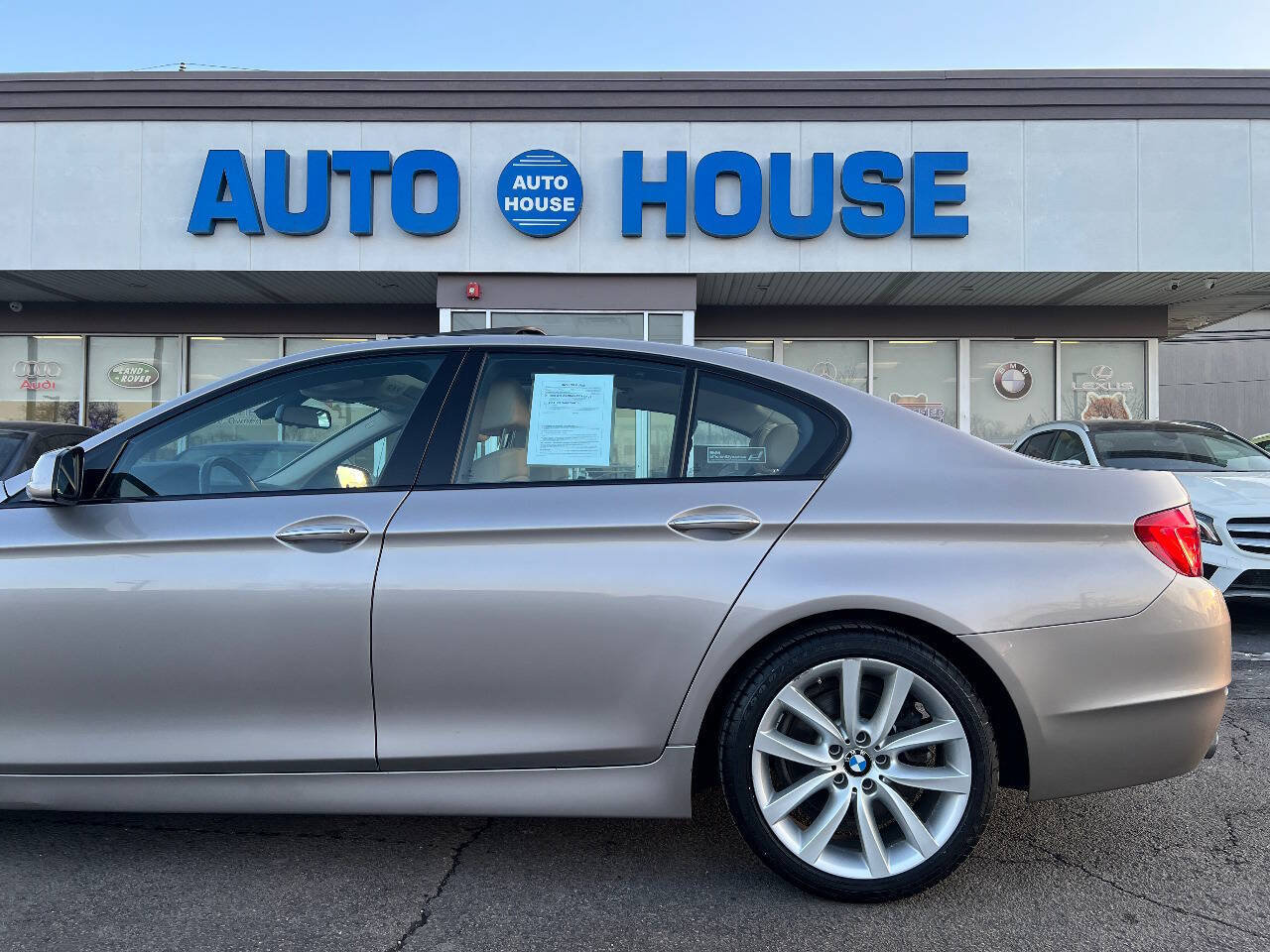 Used 2011 BMW 535i xDrive Sedan AWD/4WD image 9