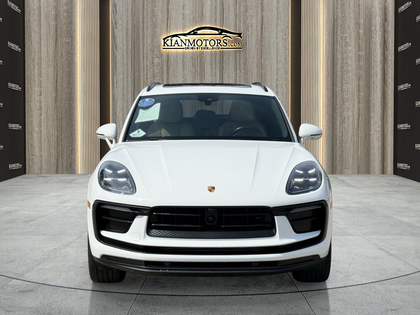 Used 2023 Porsche Macan Turbo AWD/4WD image 2