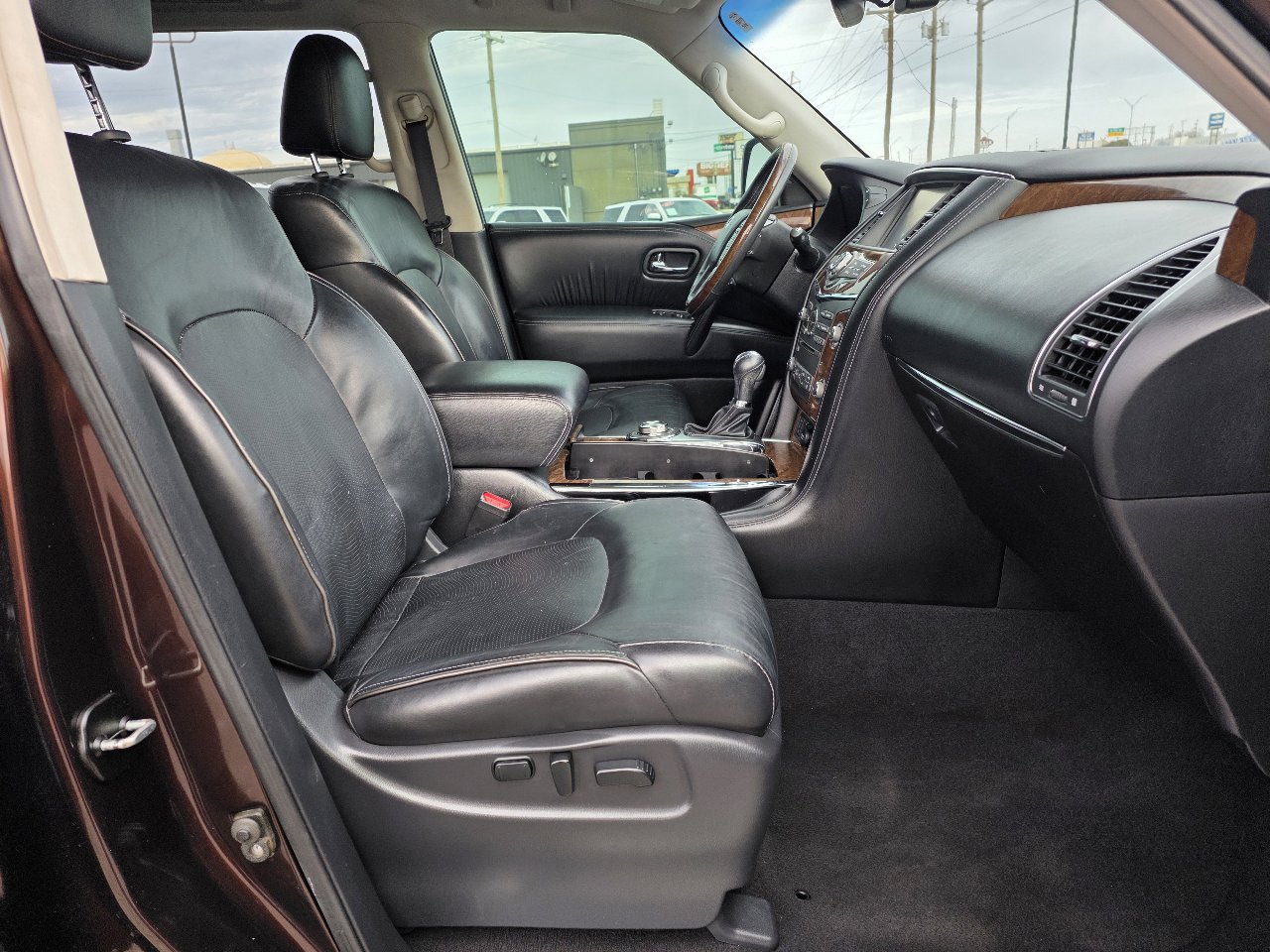 Used 2017 INFINITI QX80 4WD w/ Driver Assistance Package image 19