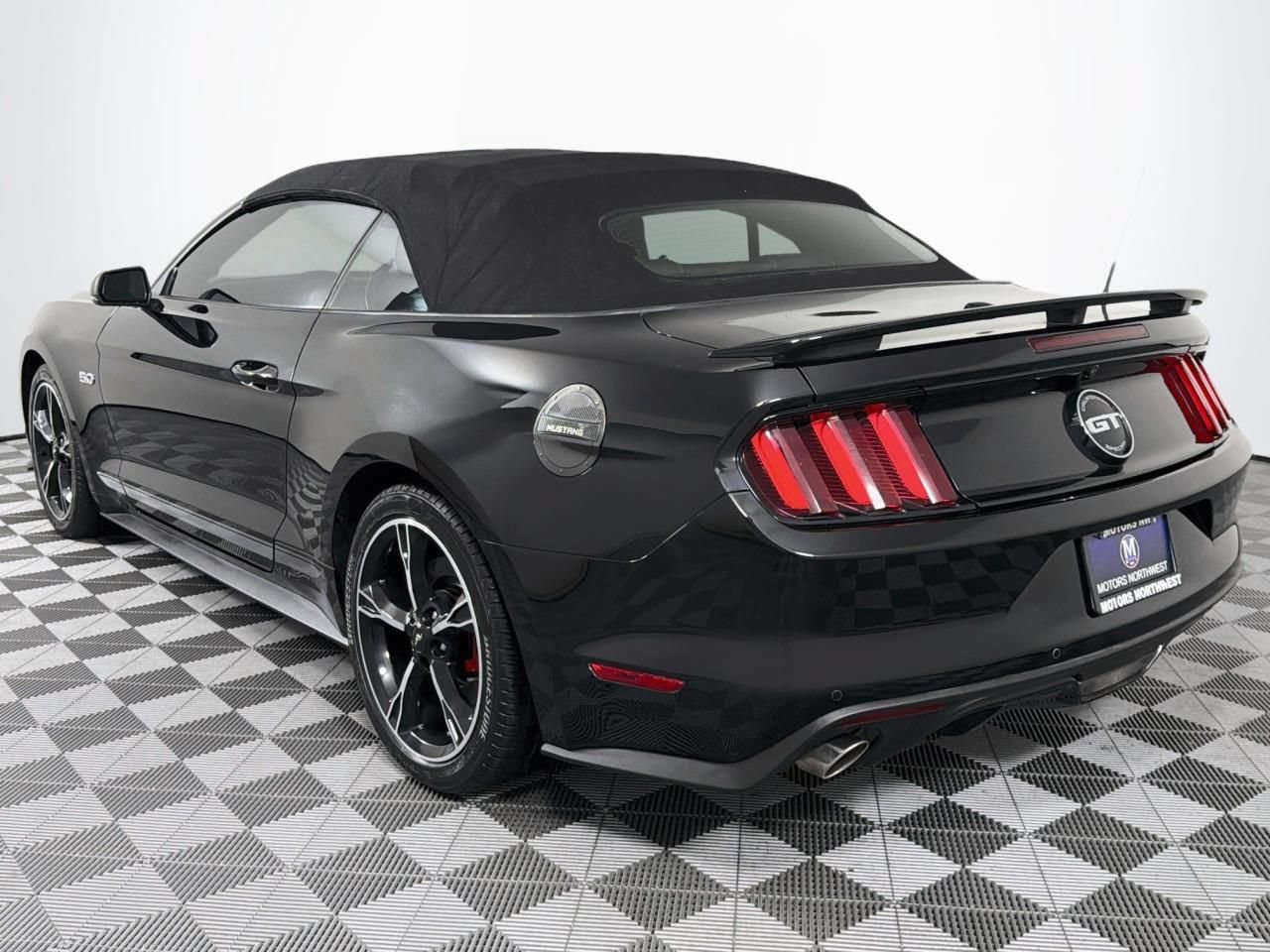 Used 2017 Ford Mustang GT Premium w/ Equipment Group 401A RWD image 9