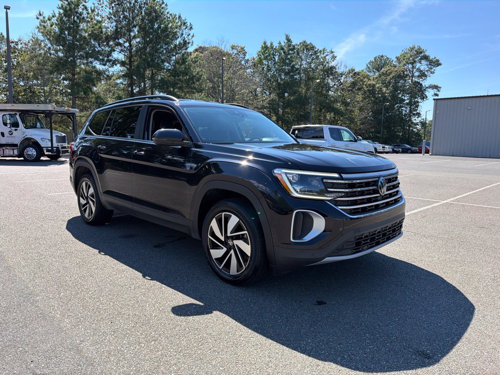 Used 2025 Volkswagen Atlas SE FWD image 4