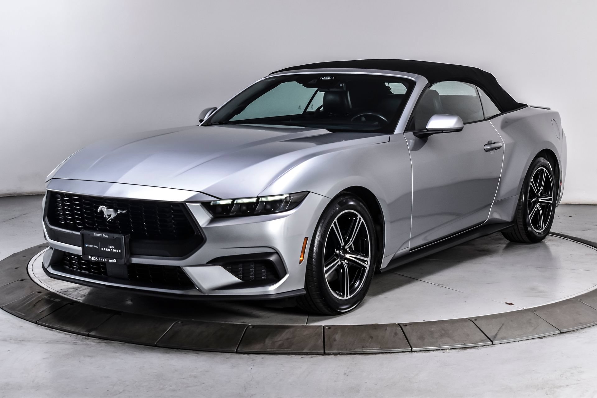 Used 2025 Ford Mustang Premium RWD image 4
