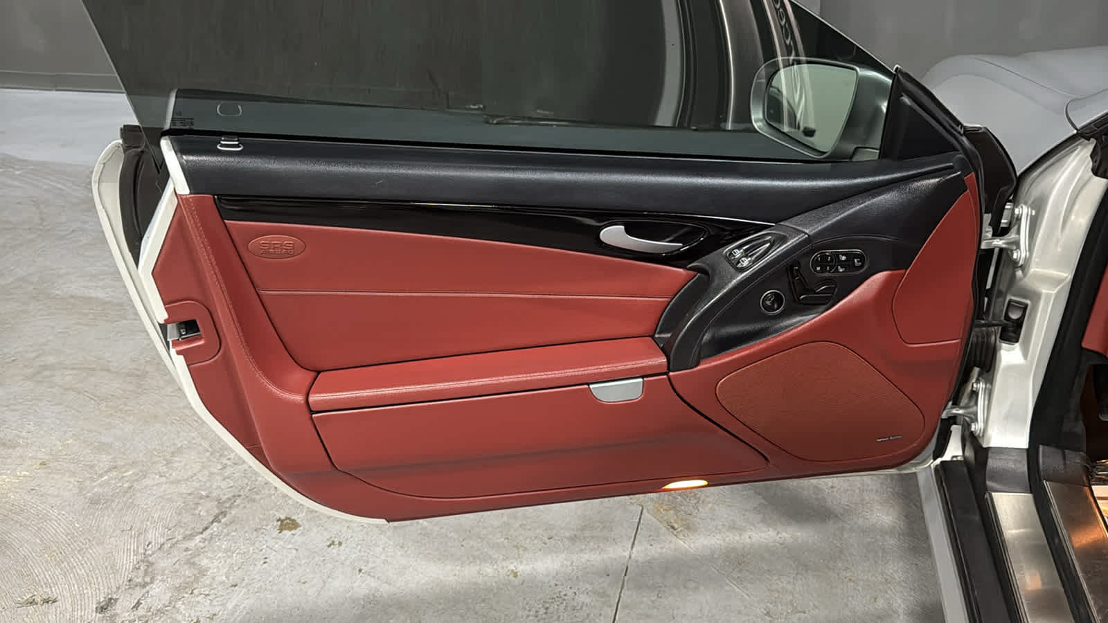 Used 2009 Mercedes-Benz SL 550 image 9