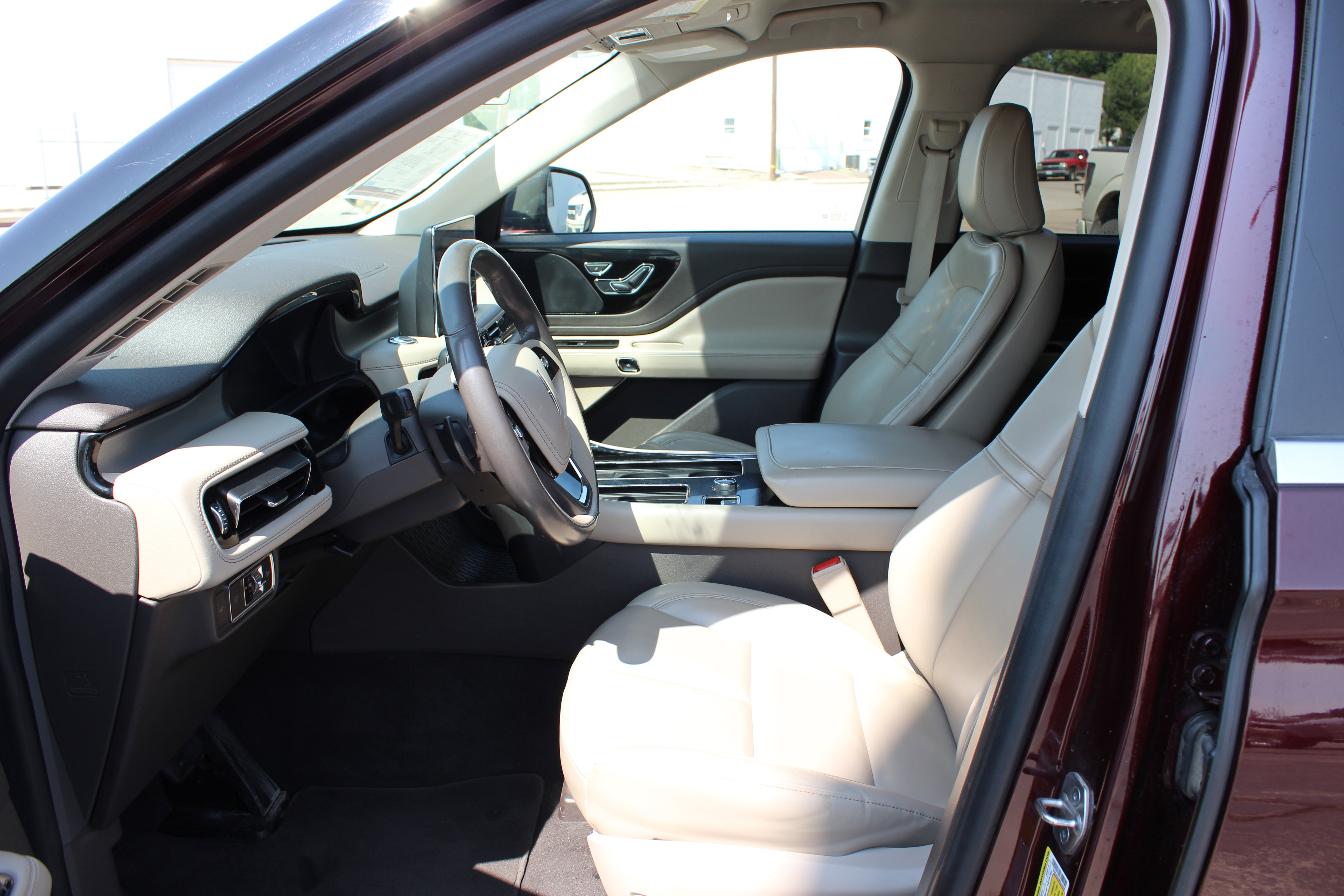 Used 2021 Lincoln Aviator AWD image 25