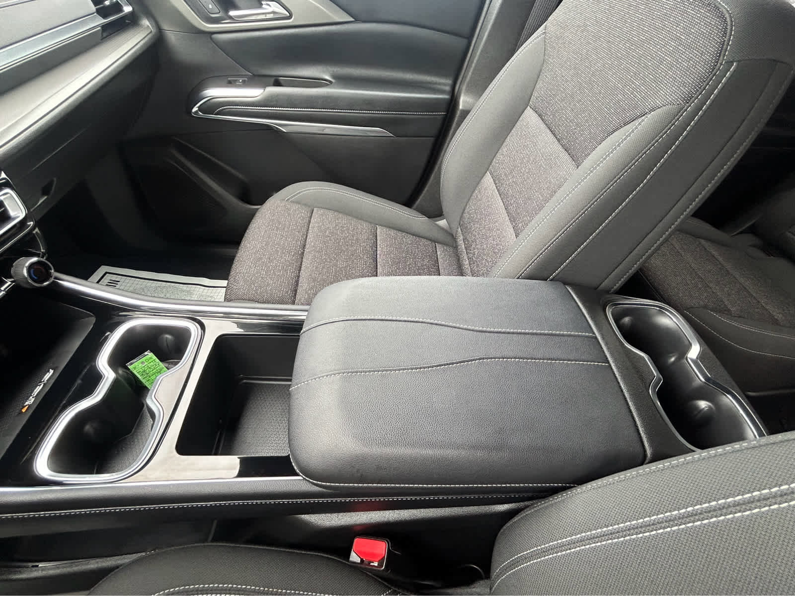 Used 2025 Chevrolet Traverse LT image 46