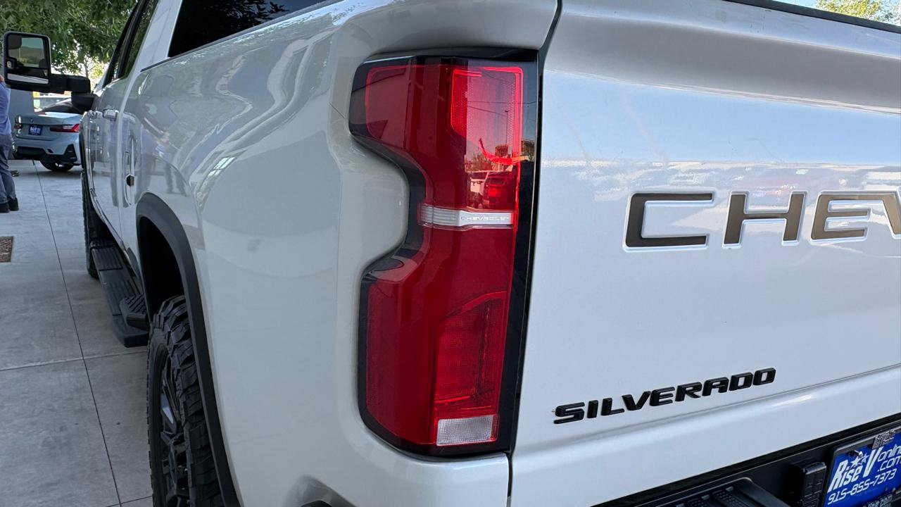 Used 2024 Chevrolet Silverado 2500 High Country w/ LPO, Dark Essentials Package AWD/4WD image 13