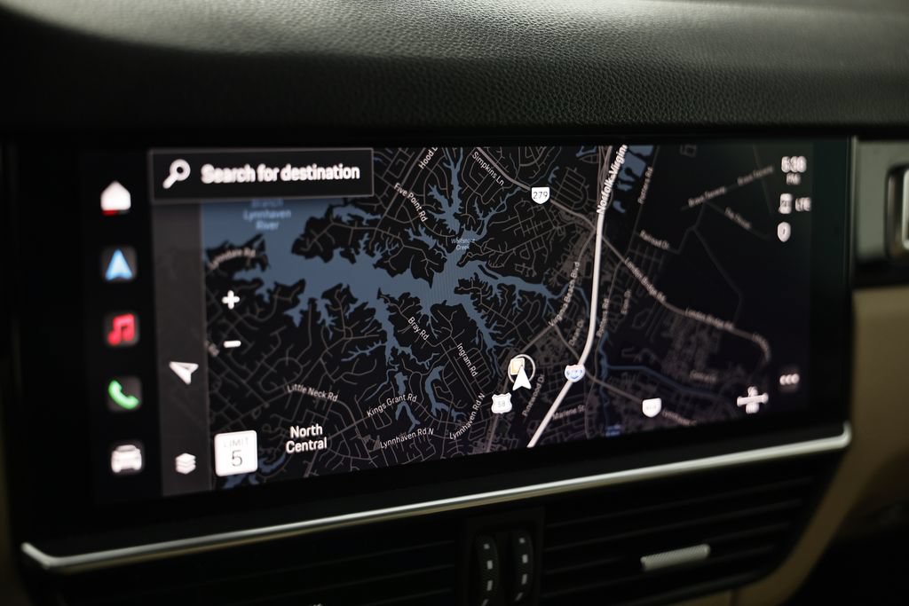 Certified 2023 Porsche Cayenne Coupe AWD/4WD image 37