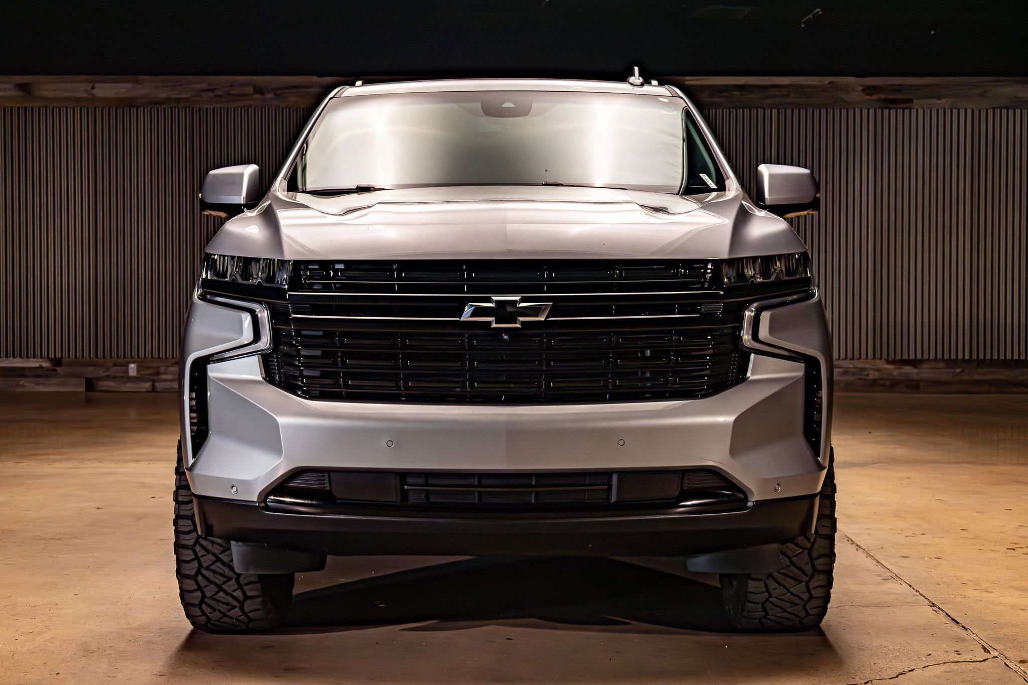 Used 2024 Chevrolet Suburban RST w/ Luxury Package AWD/4WD image 2