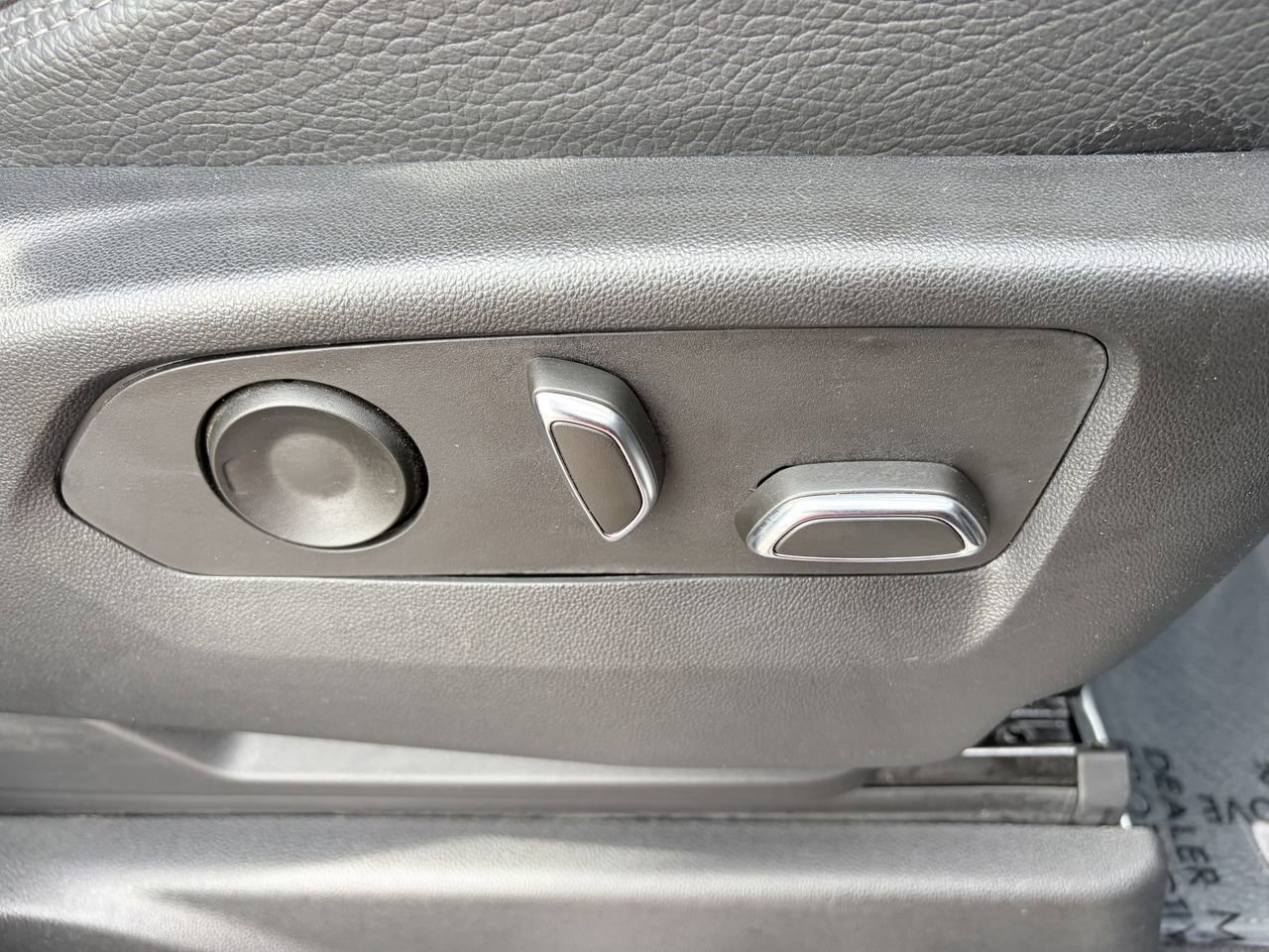 Used 2023 GMC Yukon Denali image 11