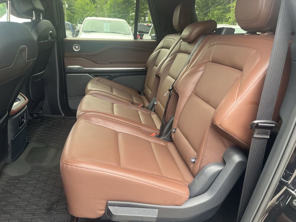 Used 2025 Lincoln Navigator L Reserve AWD/4WD image 23