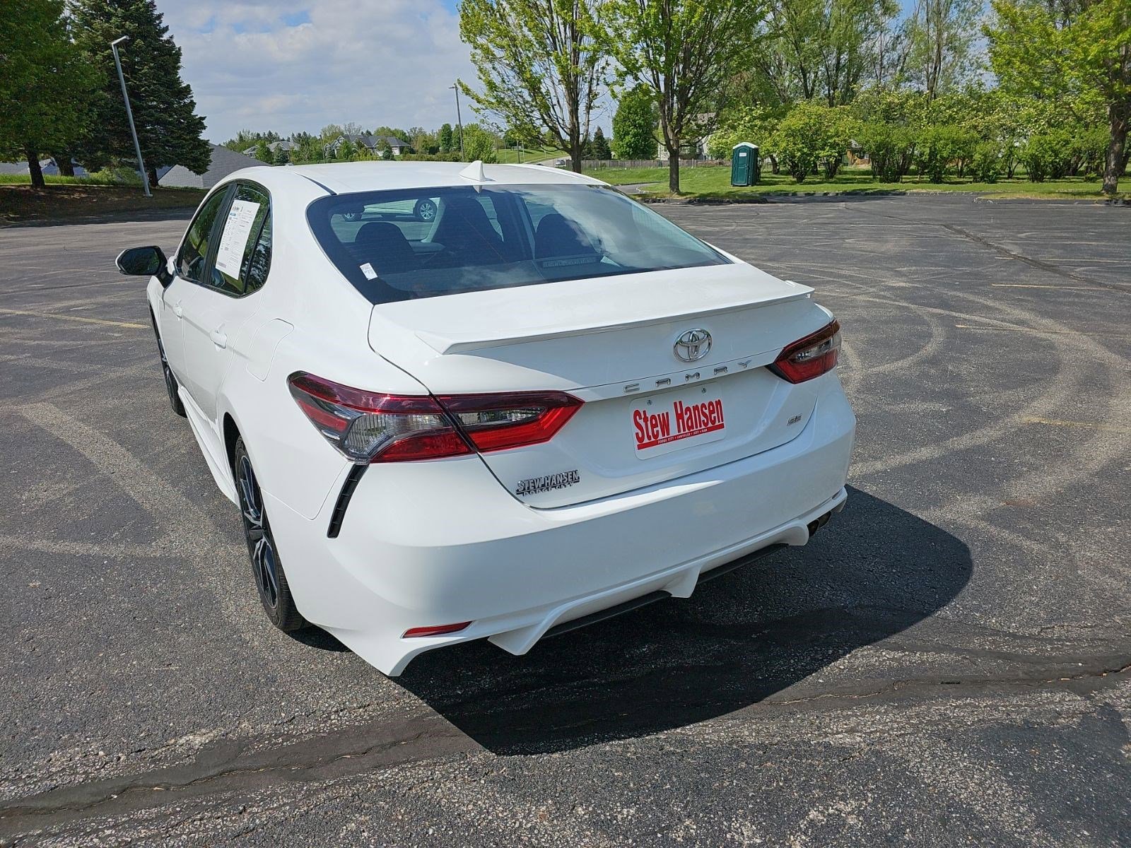 Used 2024 Toyota Camry SE FWD image 3