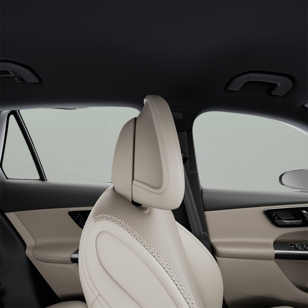 Used 2025 Mercedes-Benz GLC 300 4MATIC image 39