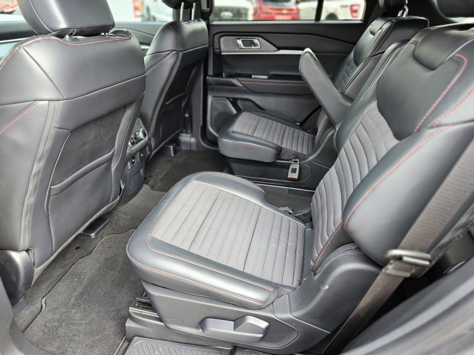 Certified 2025 Ford Explorer ST-Line image 17