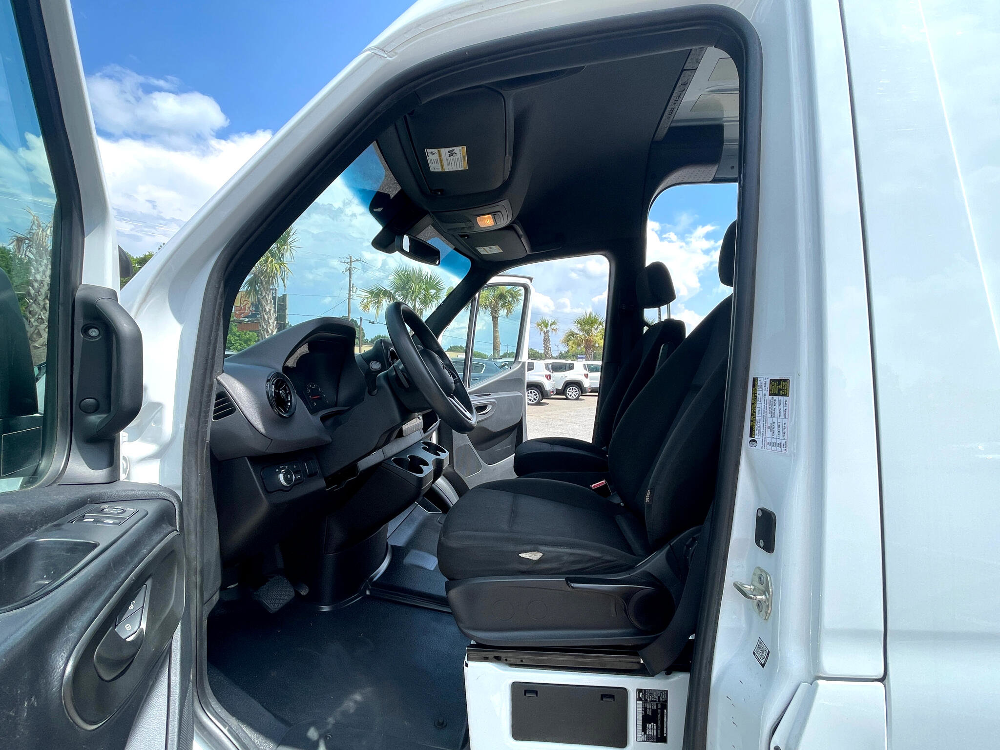 Used 2023 Mercedes-Benz Sprinter 2500 image 12