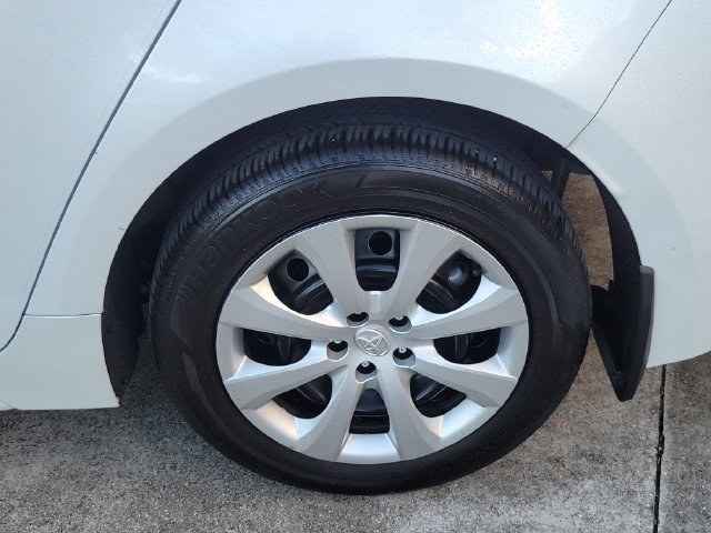 Used 2025 Toyota Corolla LE FWD image 5