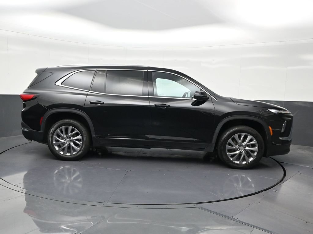 Used 2025 Buick Enclave Preferred w/ Power Package FWD image 7