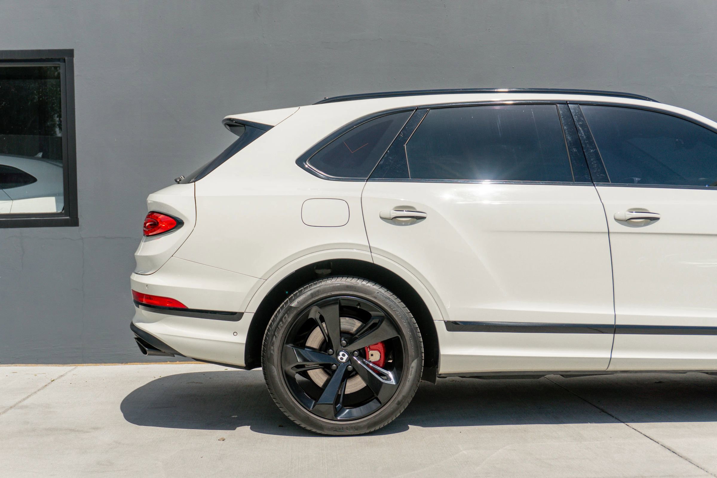 Used 2023 Bentley Bentayga image 34