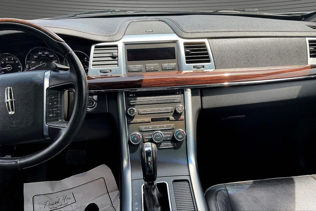 Used 2010 Lincoln MKS FWD image 9