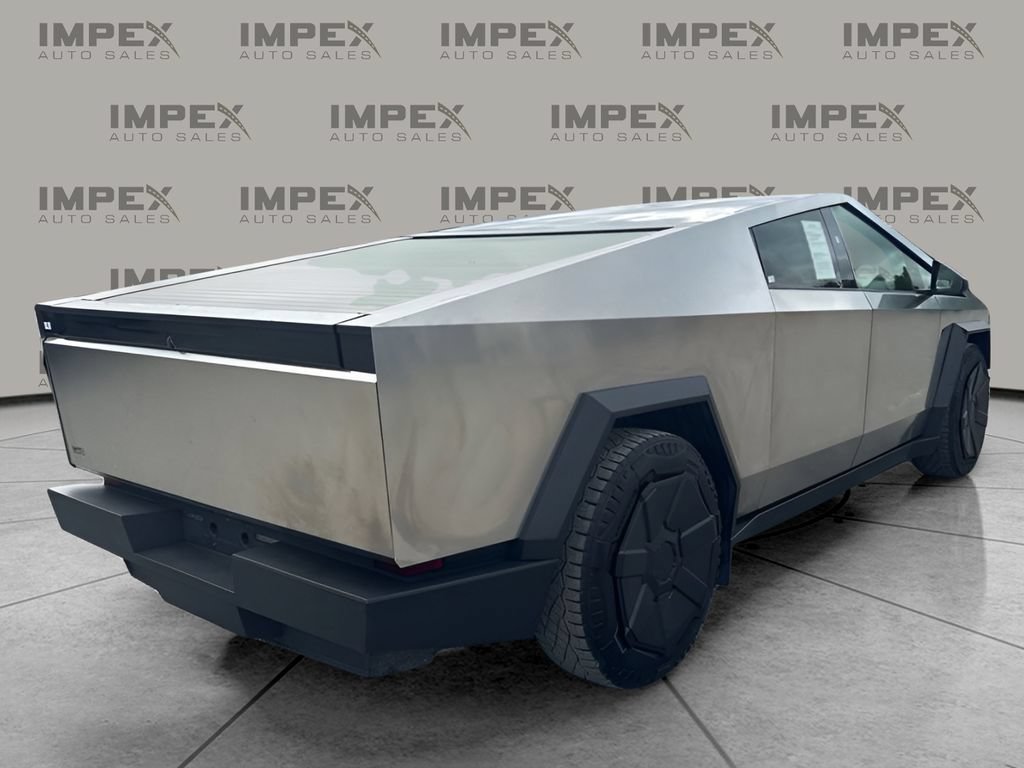 Used 2024 Tesla Cybertruck AWD Crew Cab image 4