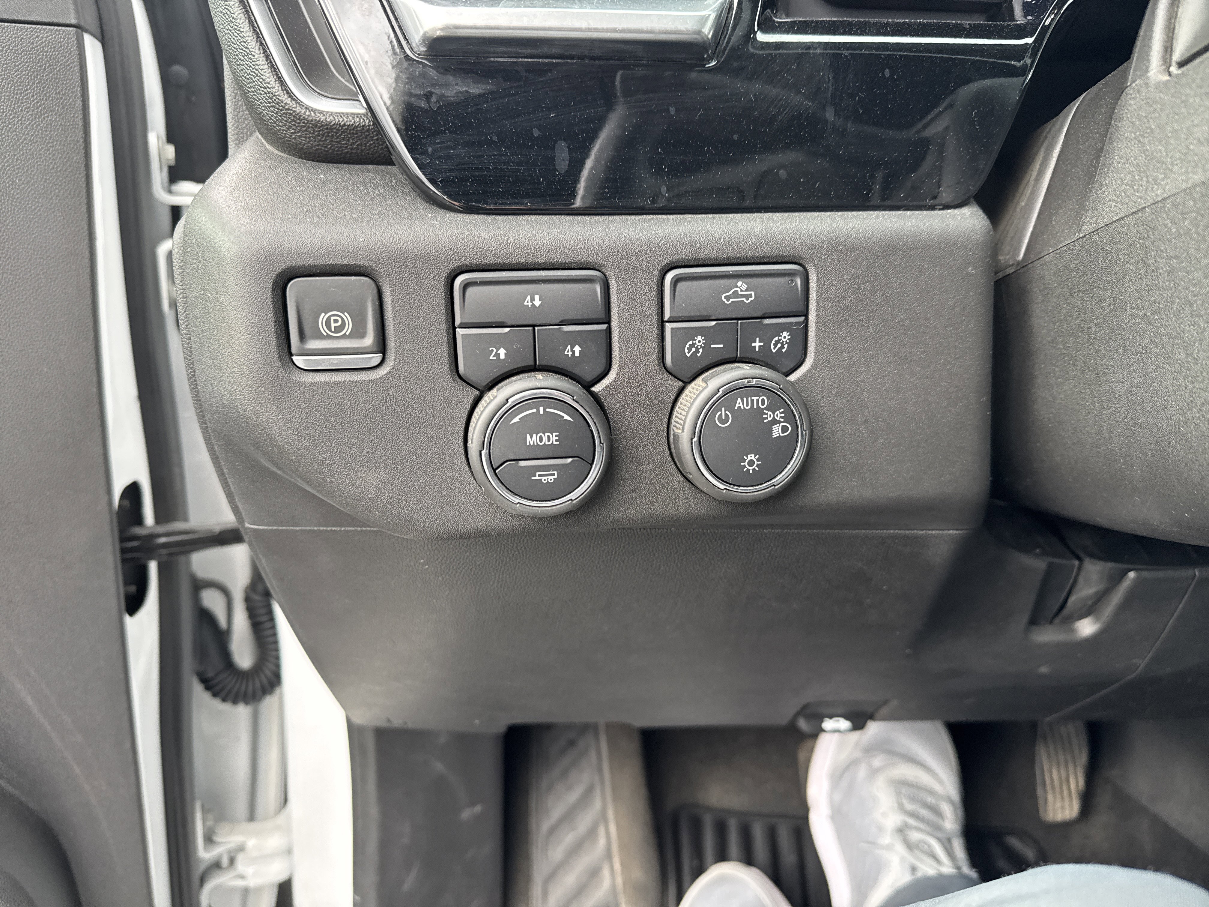 Used 2024 Chevrolet Silverado 2500 LT image 28