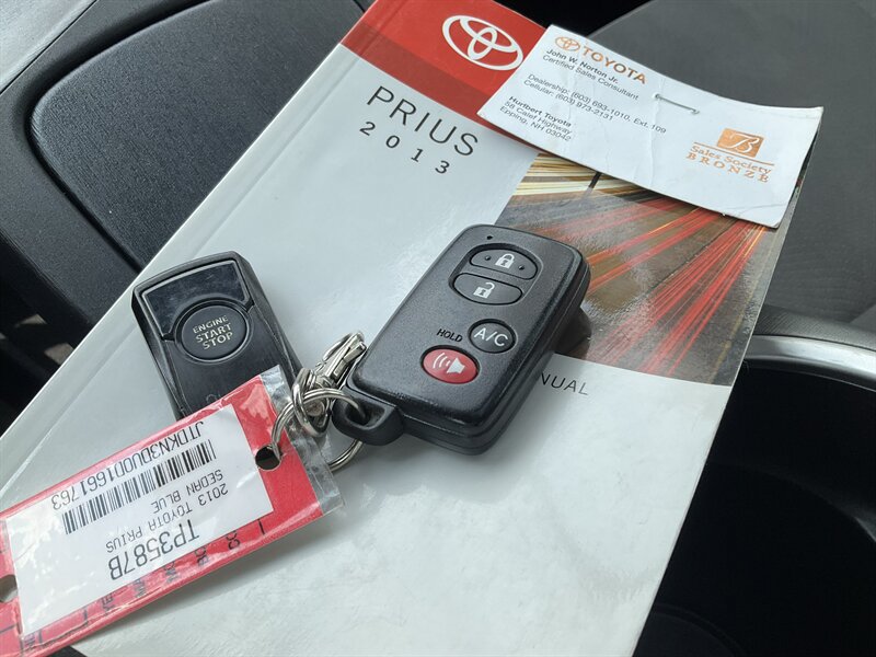 Used 2013 Toyota Prius Three w/ Solar Roof Pkg FWD image 23