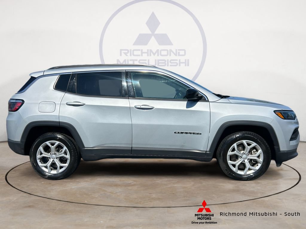 Used 2024 Jeep Compass Latitude AWD/4WD image 2