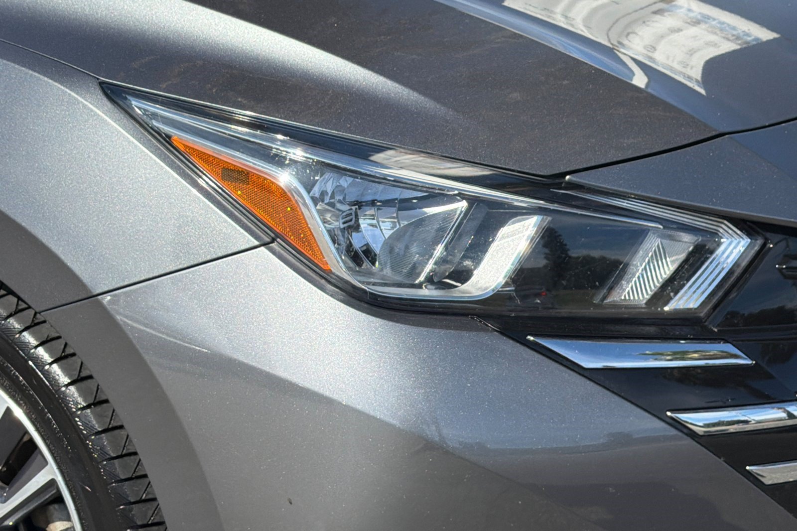 Used 2023 Nissan Versa SV FWD image 11