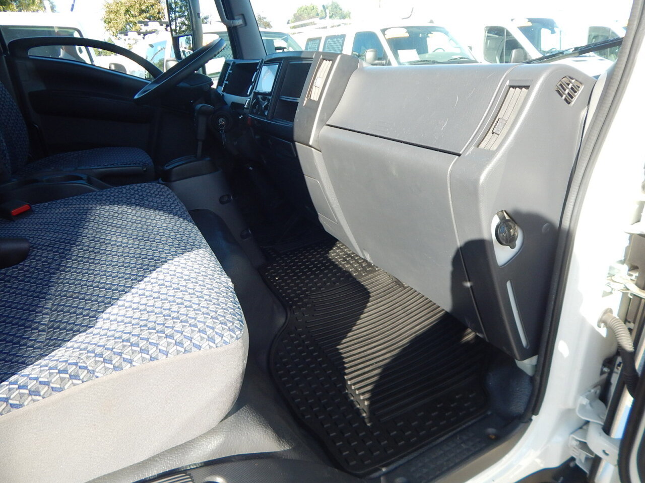 Used 2023 Isuzu NPR image 20