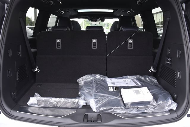 New 2026 INFINITI QX80 4WD w/ Sport Exterior Package image 36
