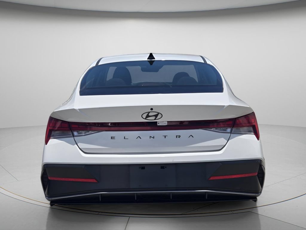 Certified 2024 Hyundai Elantra SEL w/ Convenience Package FWD image 6