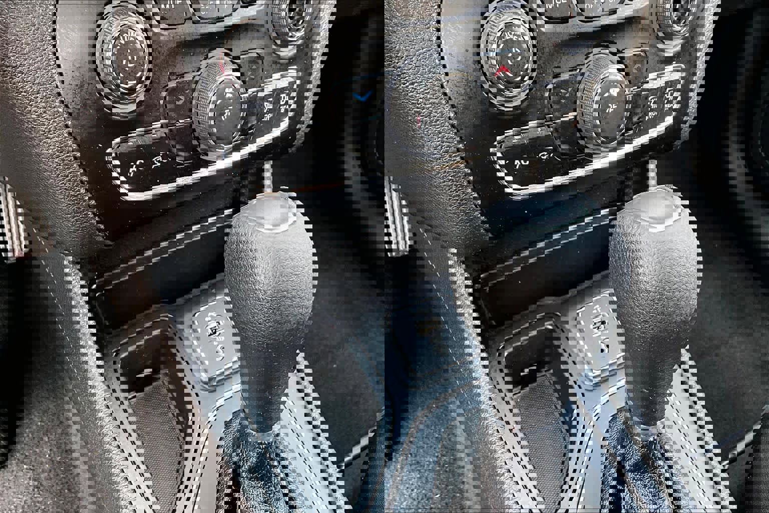 Used 2020 Jeep Cherokee Latitude FWD image 32