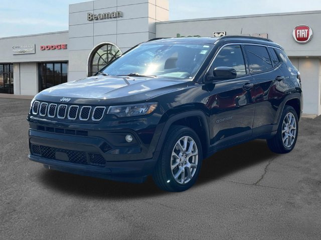 Used 2023 Jeep Compass Latitude AWD/4WD image 3