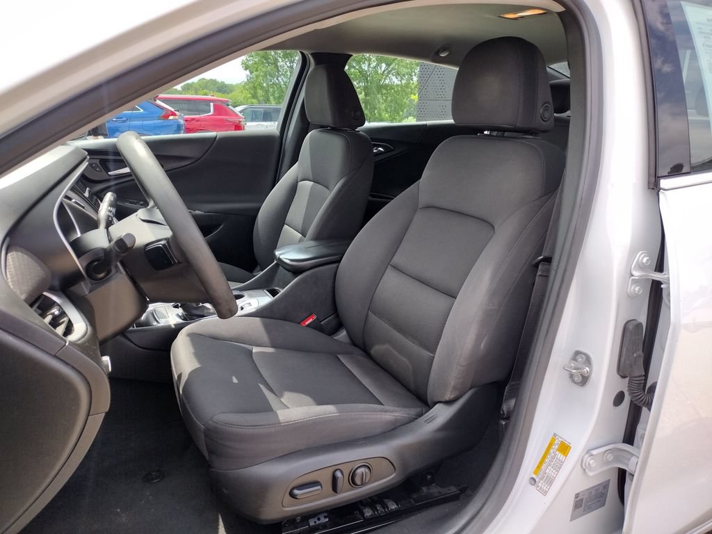 Used 2023 Chevrolet Malibu LT FWD image 2