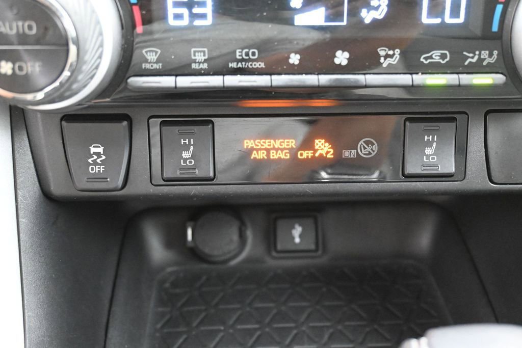 Used 2021 Toyota RAV4 XLE Premium AWD/4WD image 24