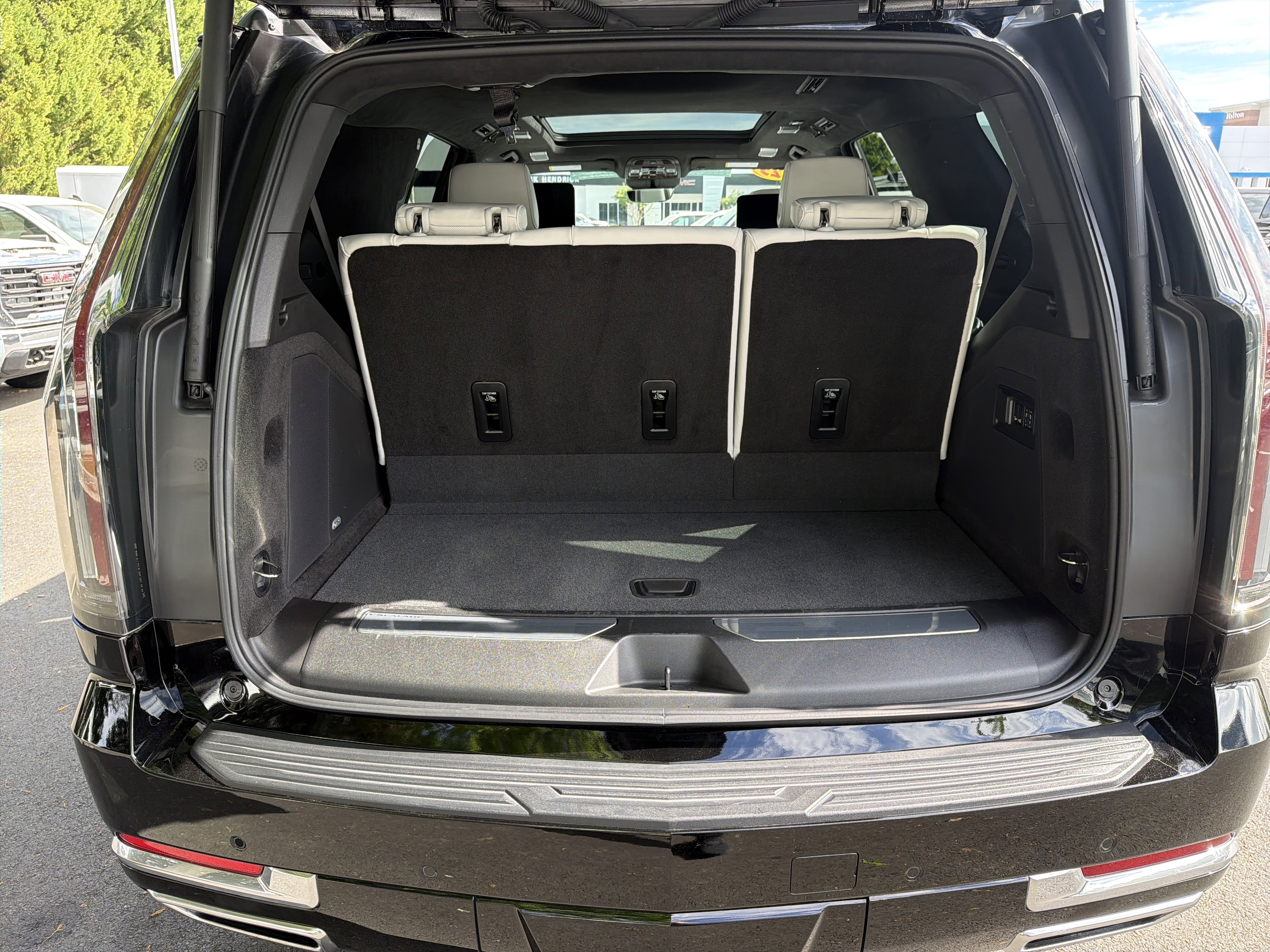 Used 2025 Cadillac Escalade Premium Luxury Platinum image 34