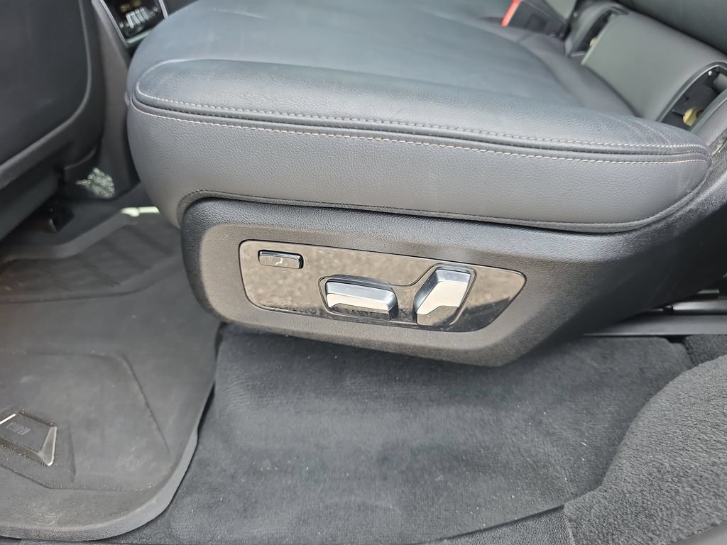 Used 2020 BMW X7 xDrive40i w/ Premium Package AWD/4WD image 34