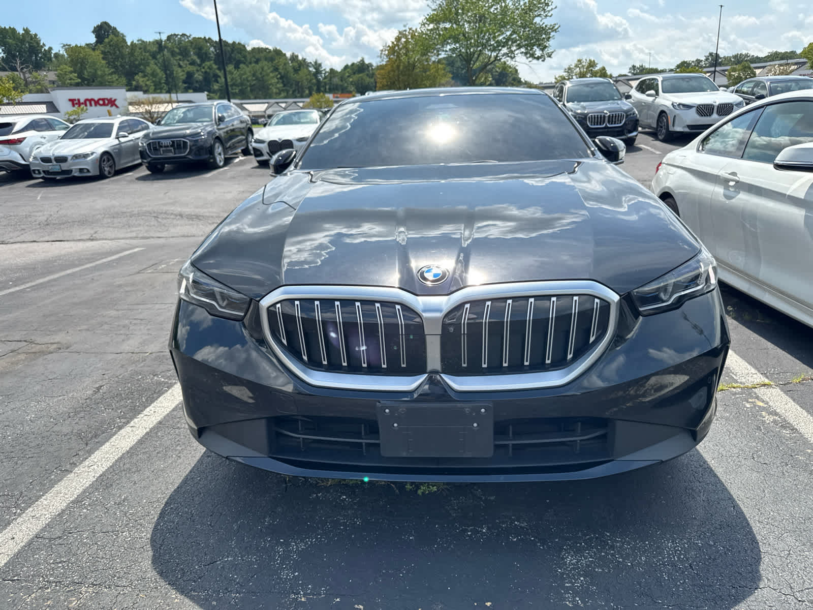 Used 2024 BMW 530i xDrive w/ Premium Package AWD/4WD image 3