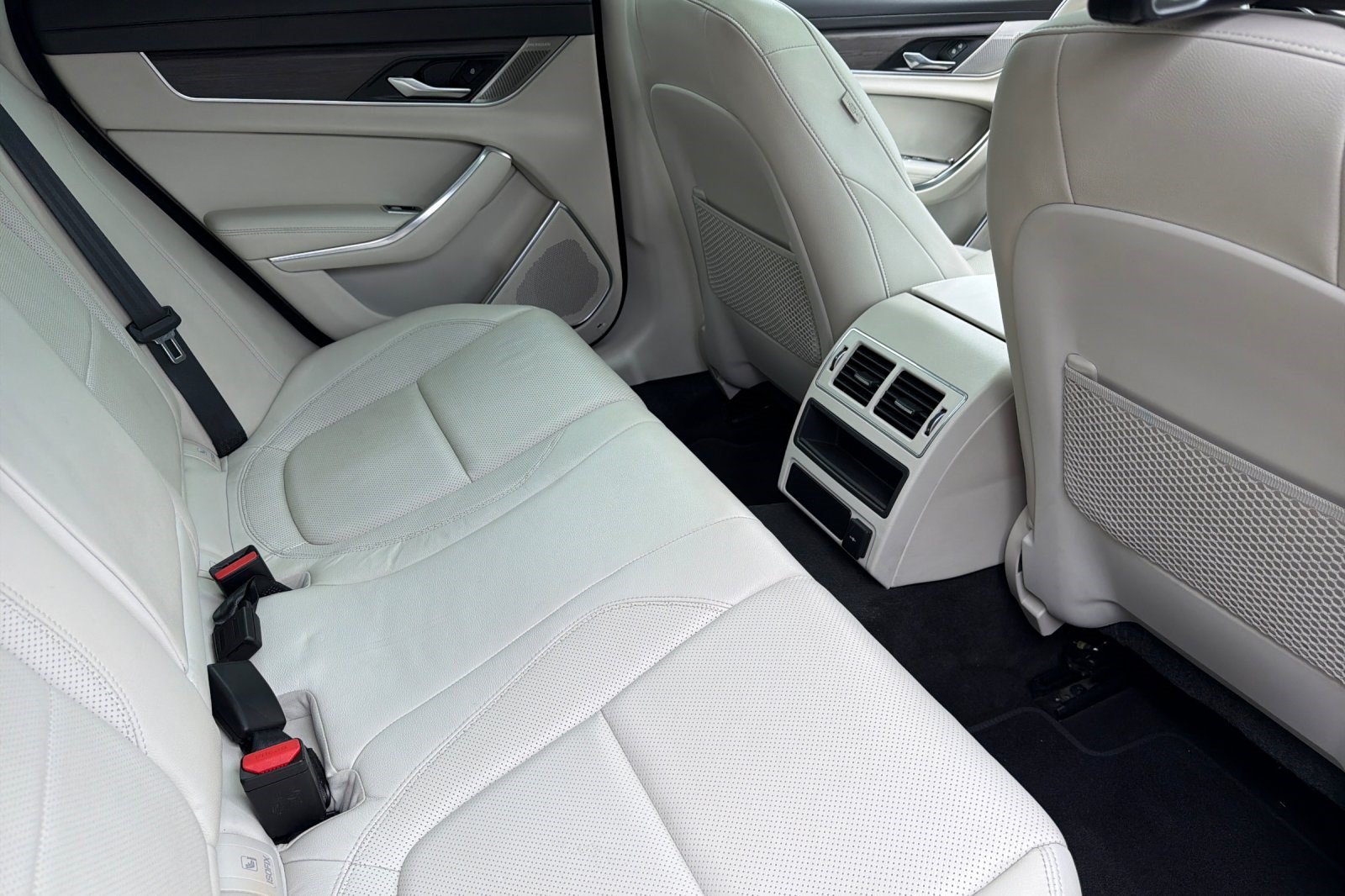 Used 2021 Jaguar XF S RWD image 34