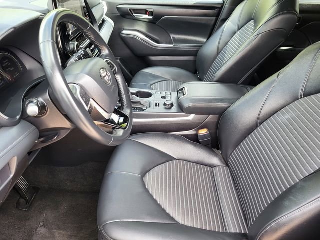 Used 2025 Toyota Highlander XSE AWD/4WD image 12
