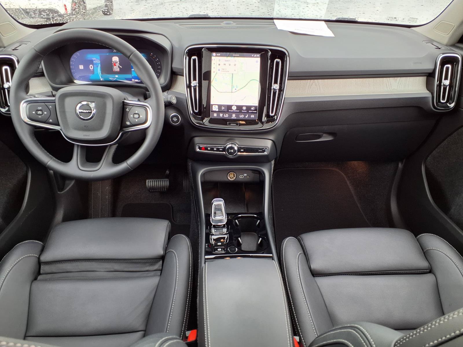 Certified 2025 Volvo XC40 B5 Ultra AWD/4WD image 17