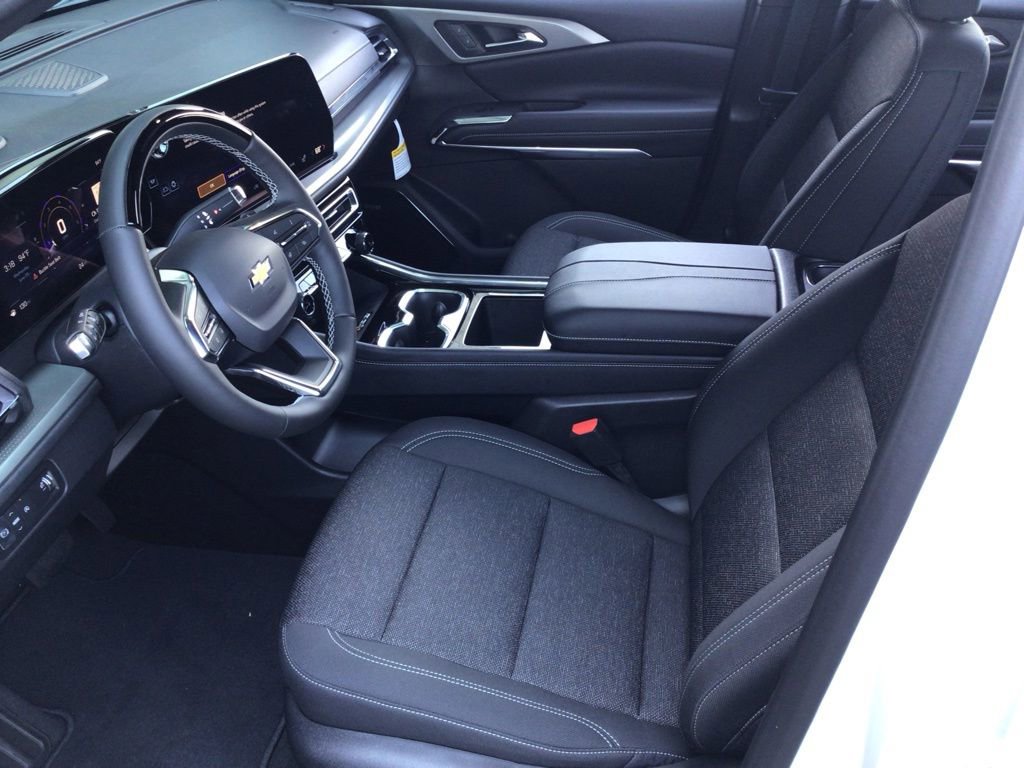 New 2025 Chevrolet Traverse LT w/ Enhanced Driving Package image 7