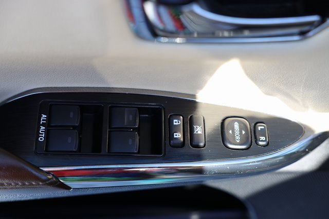 Used 2016 Toyota Avalon Limited image 12