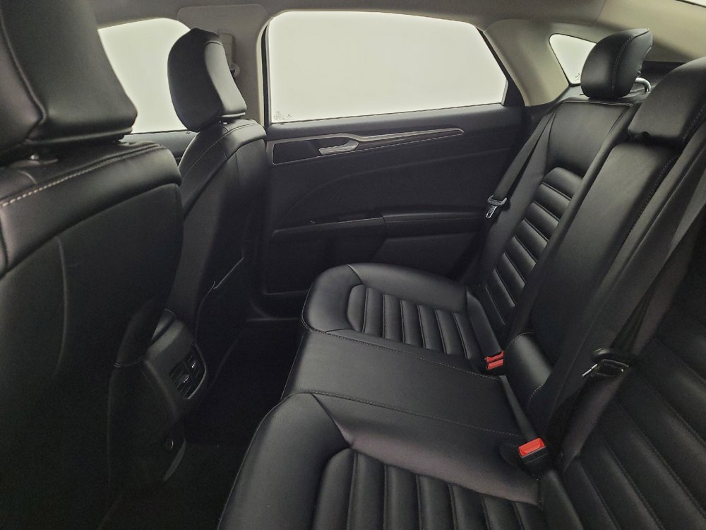 Used 2020 Ford Fusion SEL FWD image 18