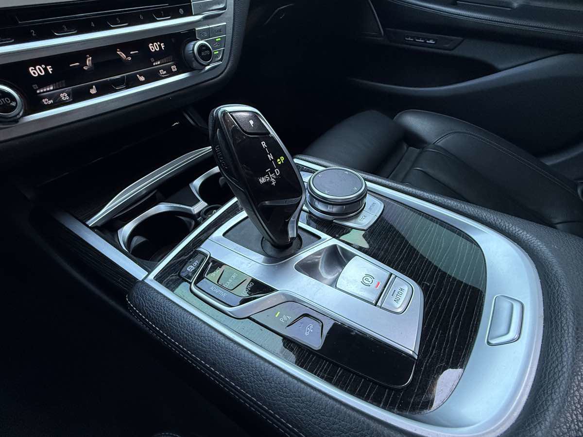 Used 2019 BMW 740i image 21
