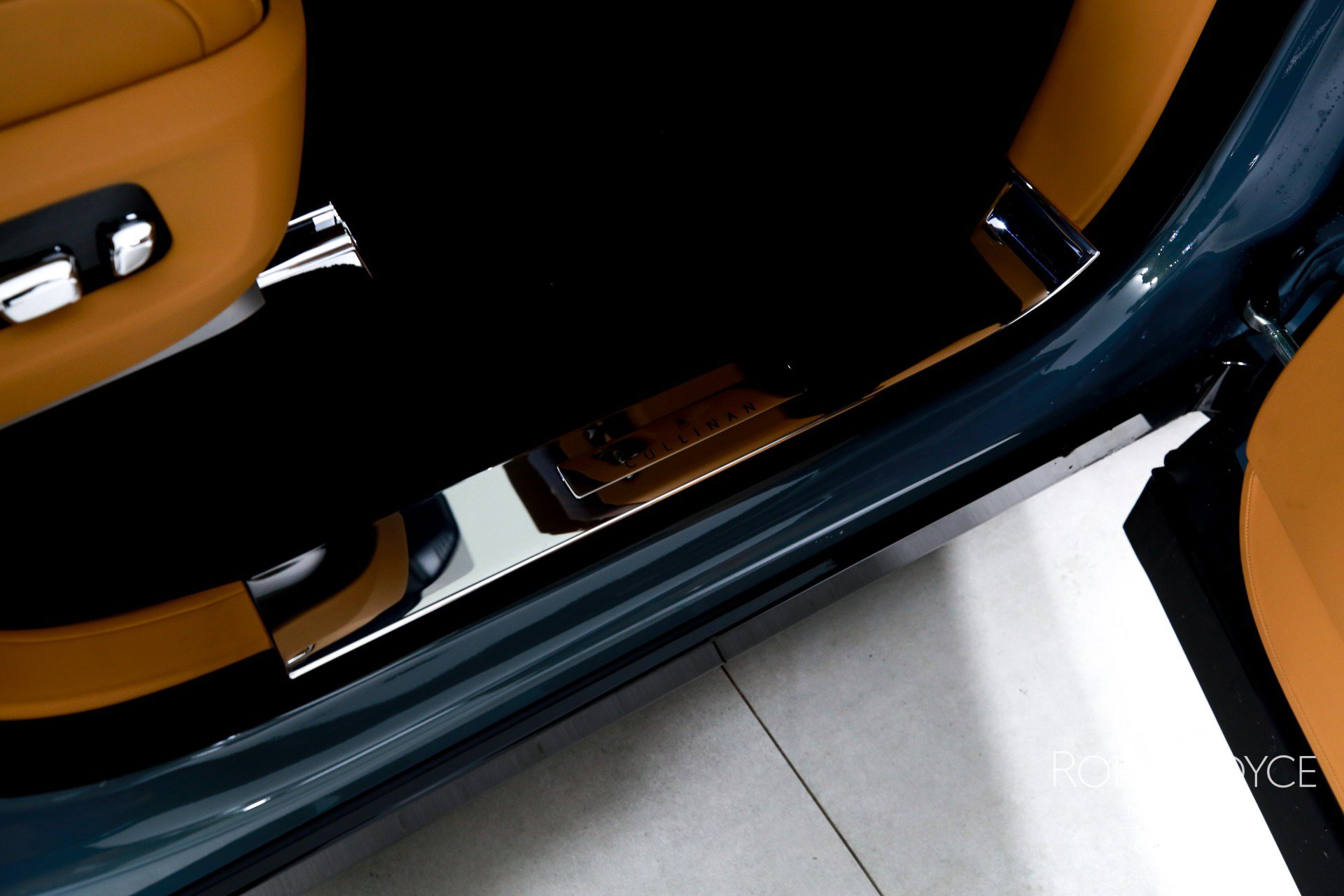 Used 2025 Rolls-Royce Cullinan image 38