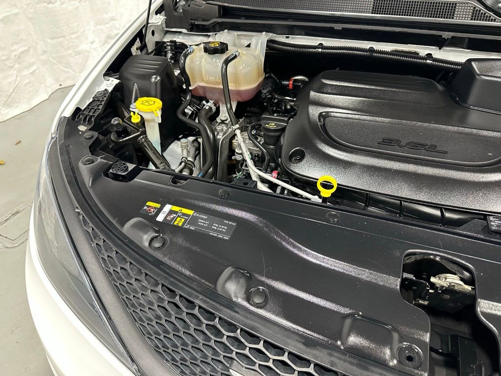 Used 2023 Chrysler Voyager LX image 69