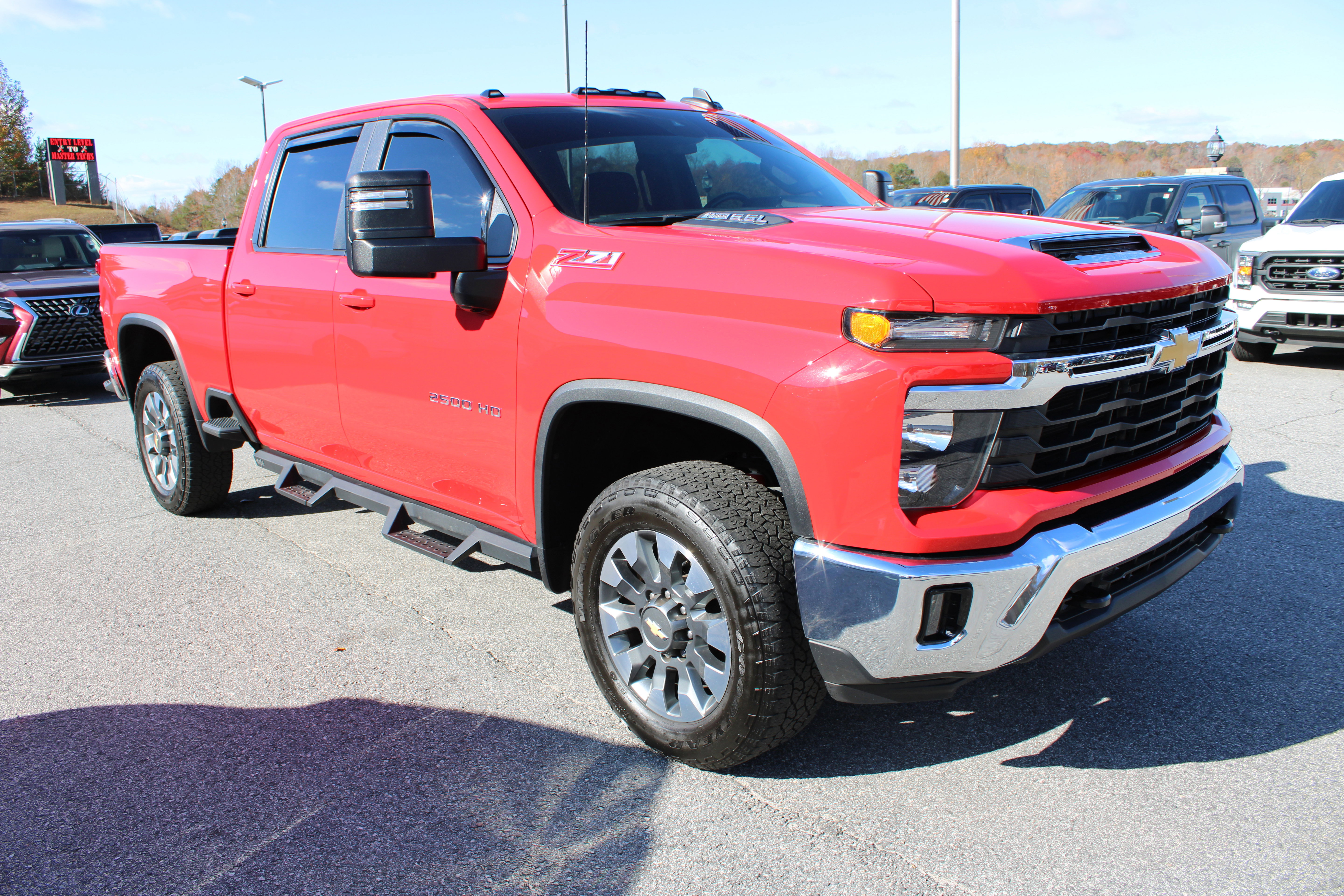 Used 2024 Chevrolet Silverado 2500 LT image 4