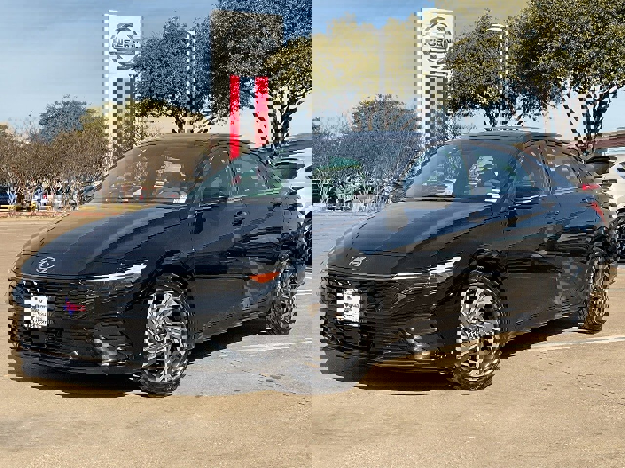 Used 2025 Hyundai Elantra SEL image 2