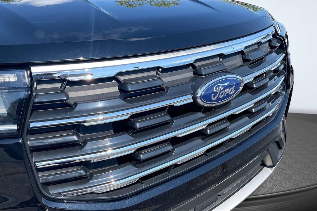 Used 2026 Ford Explorer Active AWD/4WD image 34
